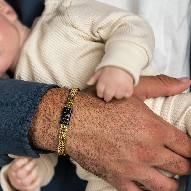 Dan Bracelet - Dad Bracelet with kid's names - Gold with Black Beads
